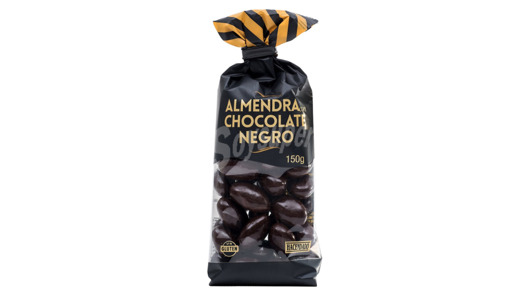 Almendras recubiertas de chocolate negro.