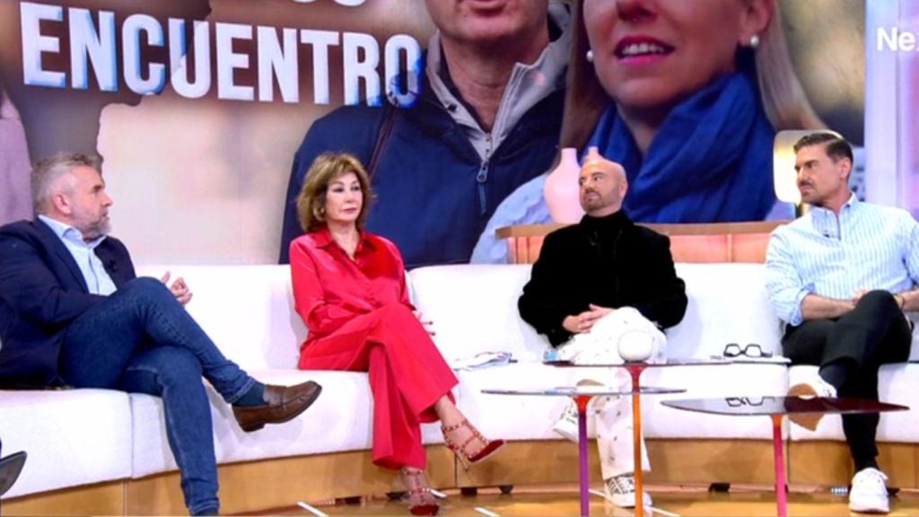 Luis Pliego junto a Ana Rosa, Miguel Ángel Nicolás y Jorge Borrajo, en 'TardeAR'