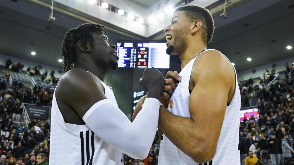 Gueye y Tavares celebran la victoria del Real Madrid.