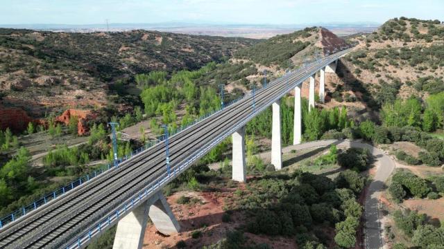 El Ministerio actuará en cinco puntos de un tramo de 13 kilómetros en Zaragoza de la línea Madrid-Barceloan