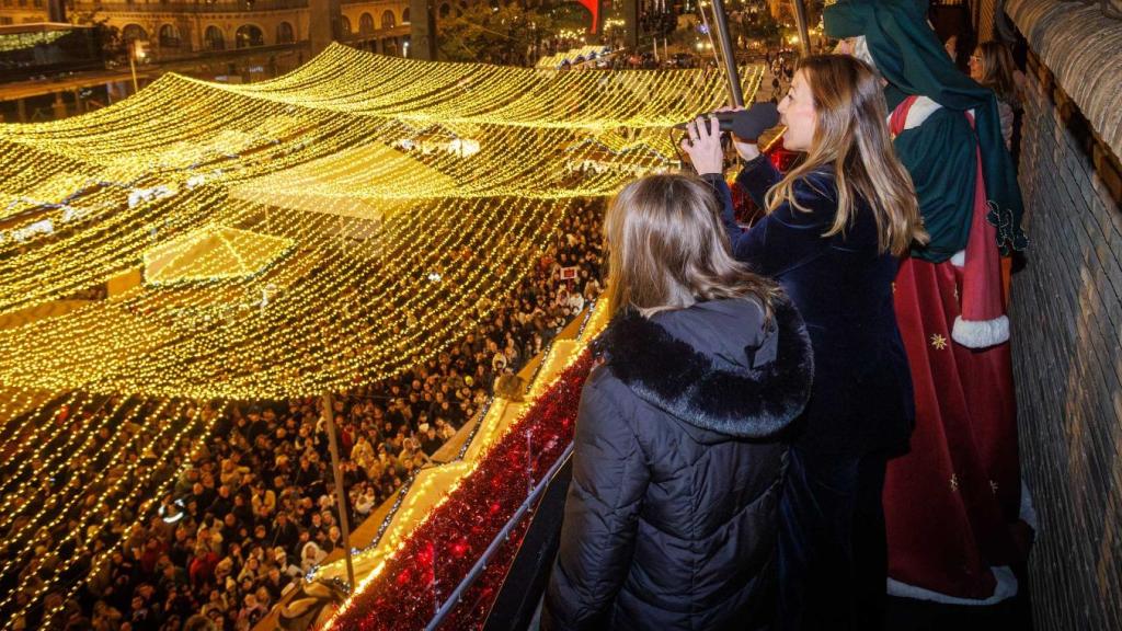 La plaza del Pilar en Navidad, el día de la Cabalgata de Reyes Magos.