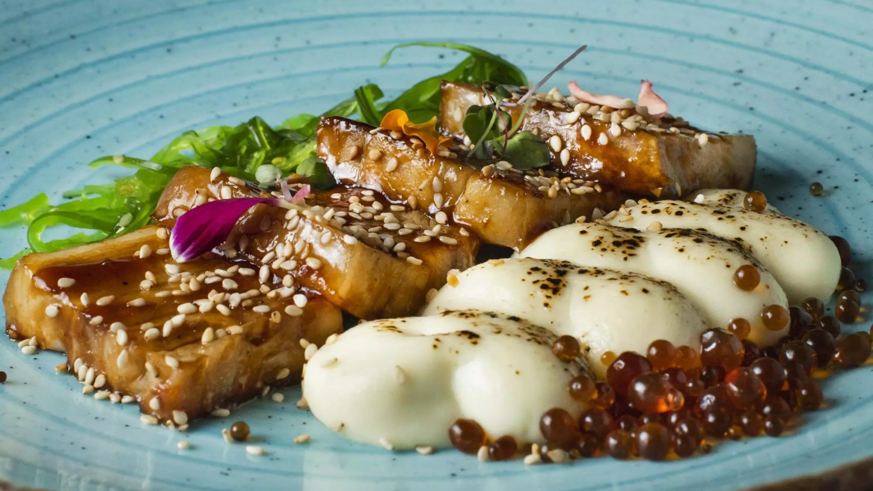 Un plato de Tataki de panceta.