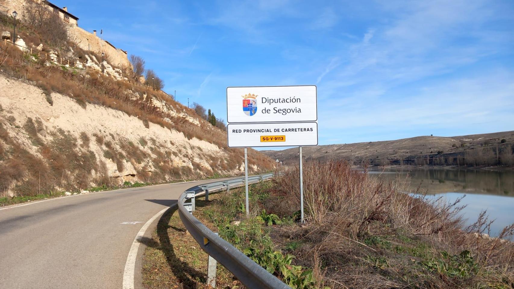 Una nueva señal en una de las carreteras pertenecientes a la Diputación de Segovia