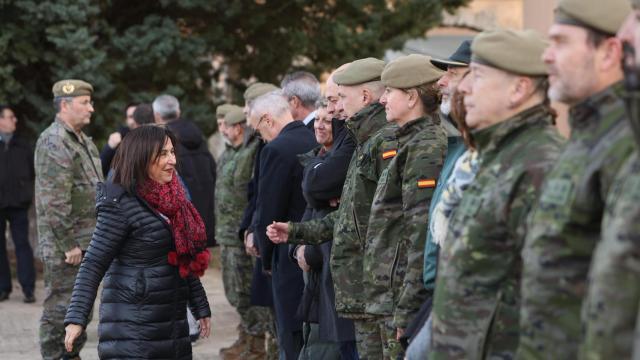 La ministra de Defensa, Margarita Robles, visita las instalaciones del acuartelamiento de Monte la Reina