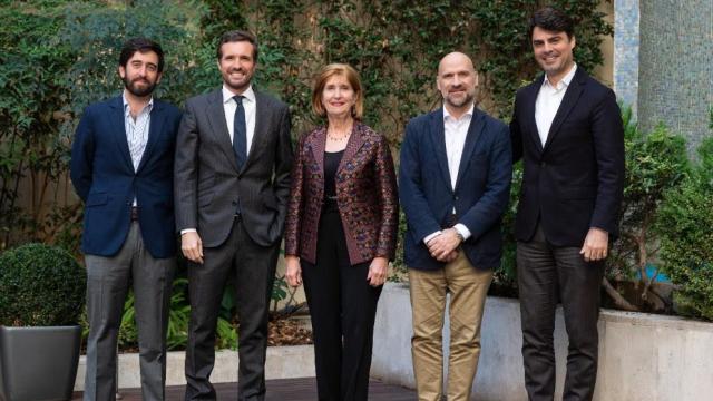 Los socios de Hyperion Fund, con Pablo Casado en el centro, con Paula Dobriansky, ex subsecretaria de Estado de EEUU.