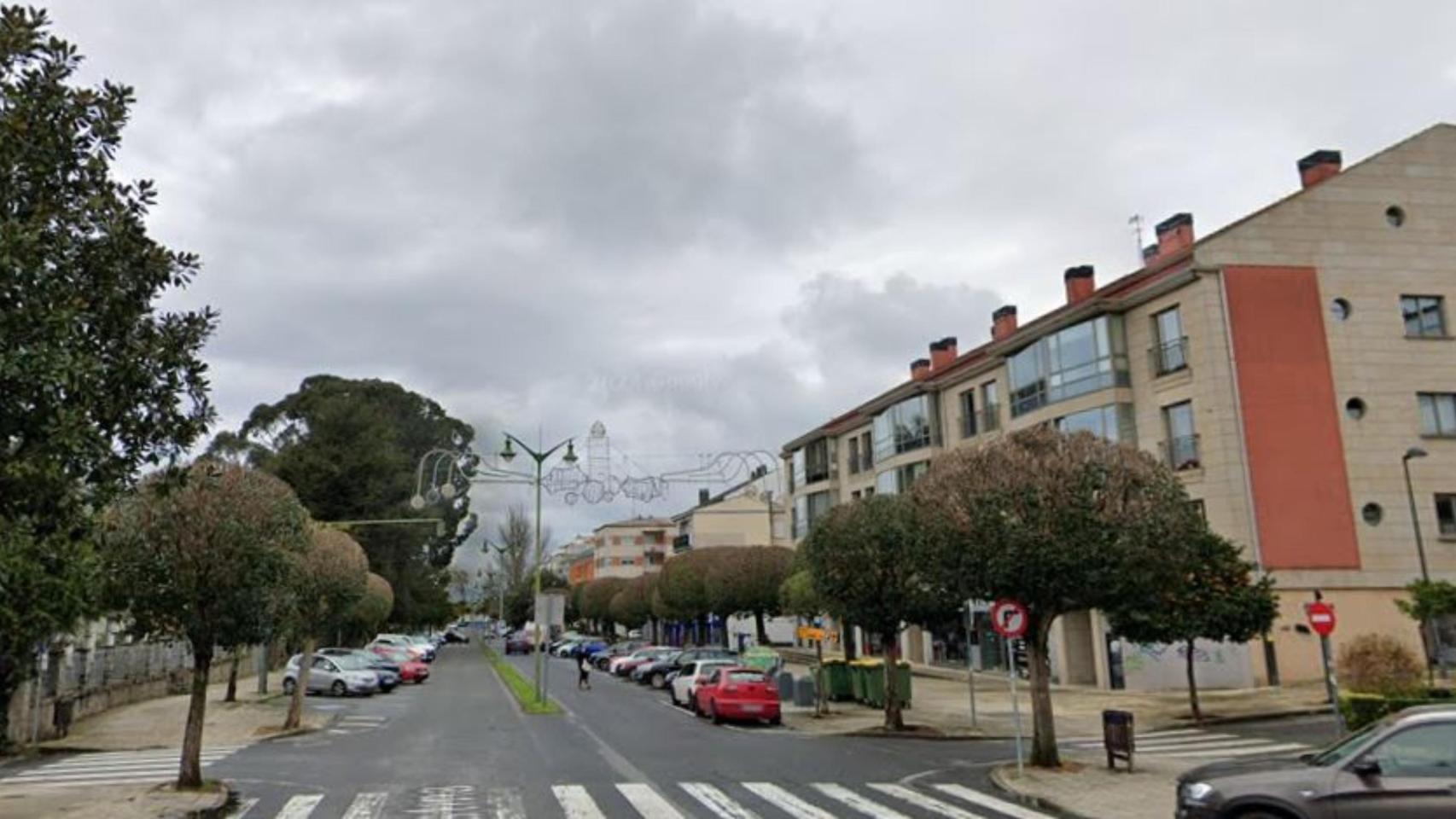 Calle donde se produjo el incendio de Santa Cristina en Oleiros (A Coruña) .