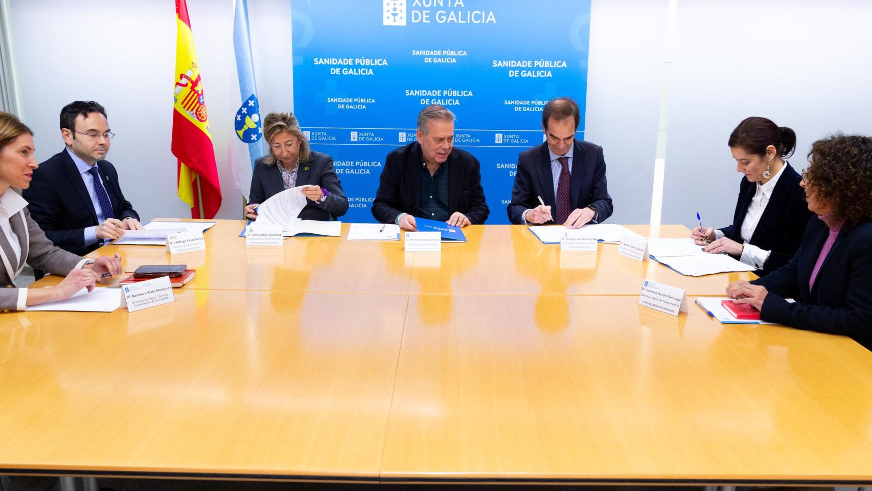 Firma del convenio de colaboración entre Xunta y farmacias centinelas