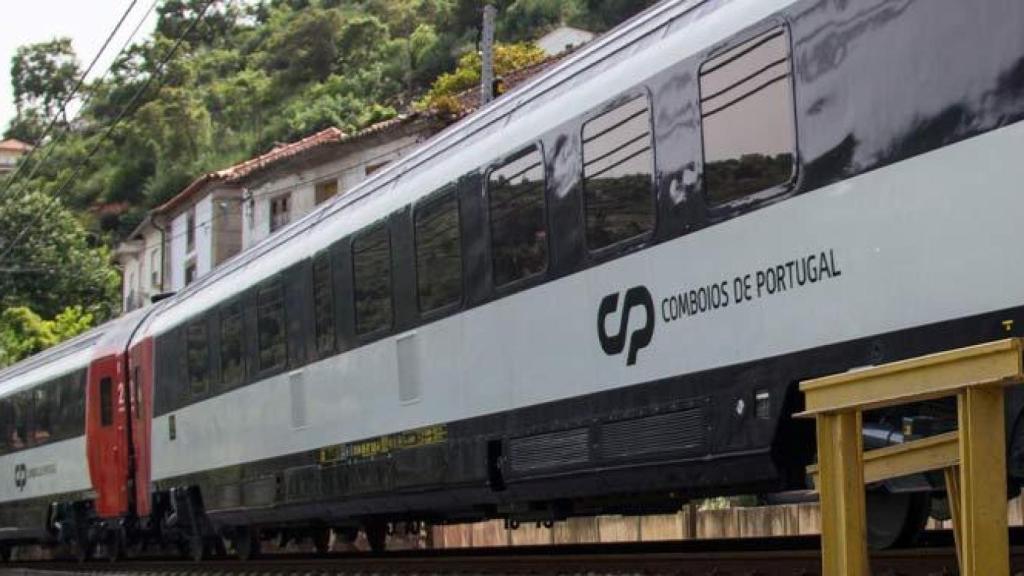 Tren de Comboios de Portugal (CP).