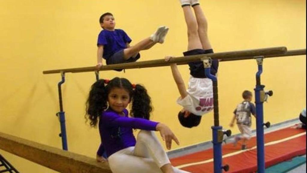 Entrenamiento en suelo y con aparatos en las Escuelas Deportivas de León