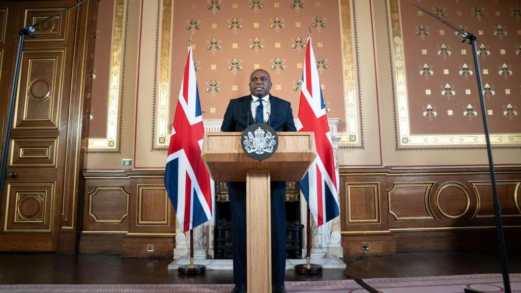 El ministro de Asuntos Exteriores, David Lammy, habla en el Ministerio de Asuntos Exteriores y de la Commonwealth en Londres mientras el Gobierno anuncia planes para nuevas sanciones. Fecha de la fotografía: jueves 9 de enero de 2025.