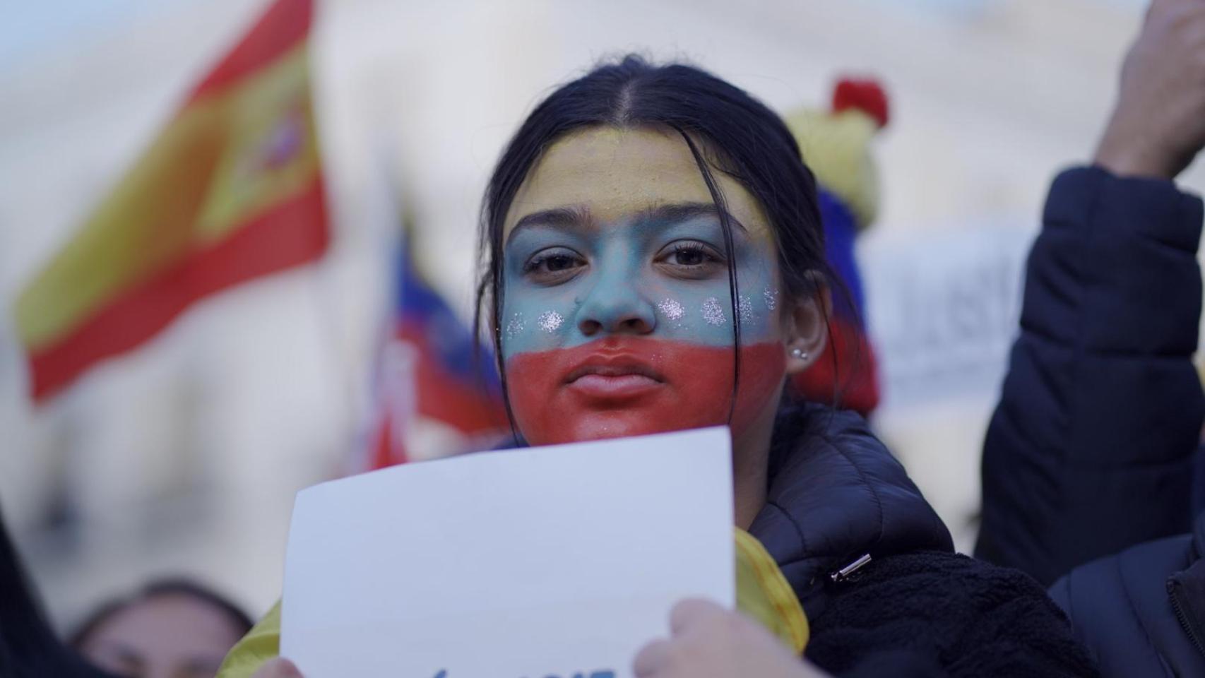 Manifestación en la Puerta del Sol contra de la investidura de Maduro.