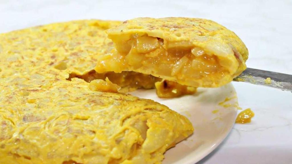 Una tortilla de patatas jugosa.