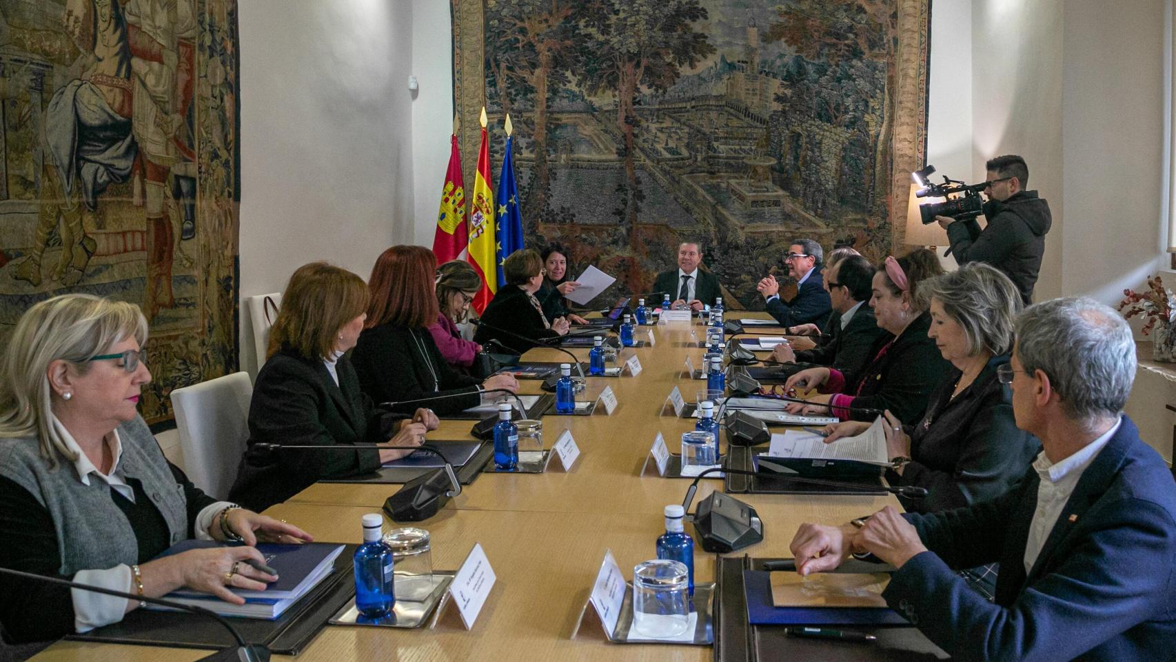 Reunión de Emiliano García-Page con la Mesa del Tercer Sector este jueves en el Palacio de Fuensalida.