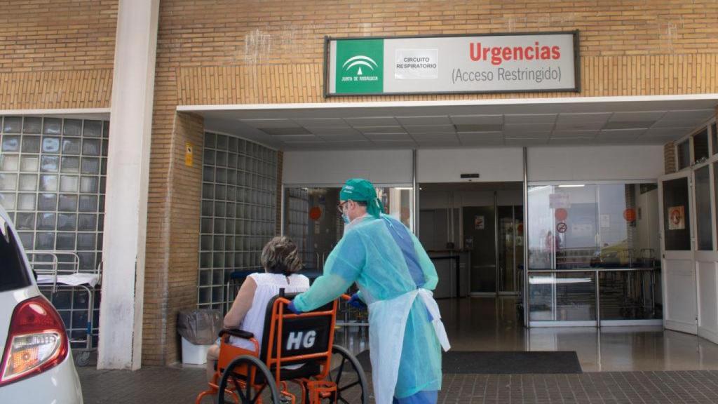 Entrada del servicio de Urgencias del Hospital Universitario Virgen del Rocío de Sevilla