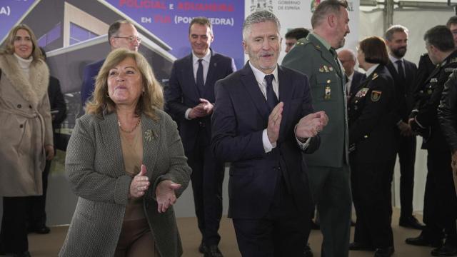 El ministro del Interior, Fernando Grande-Marlaska y la ministra de Administración Interna de Portugal, Maria Margarida Blasco, en la inauguración del nuevo Centro de Cooperación Policial y Aduanera de Tui (Pontevedra).