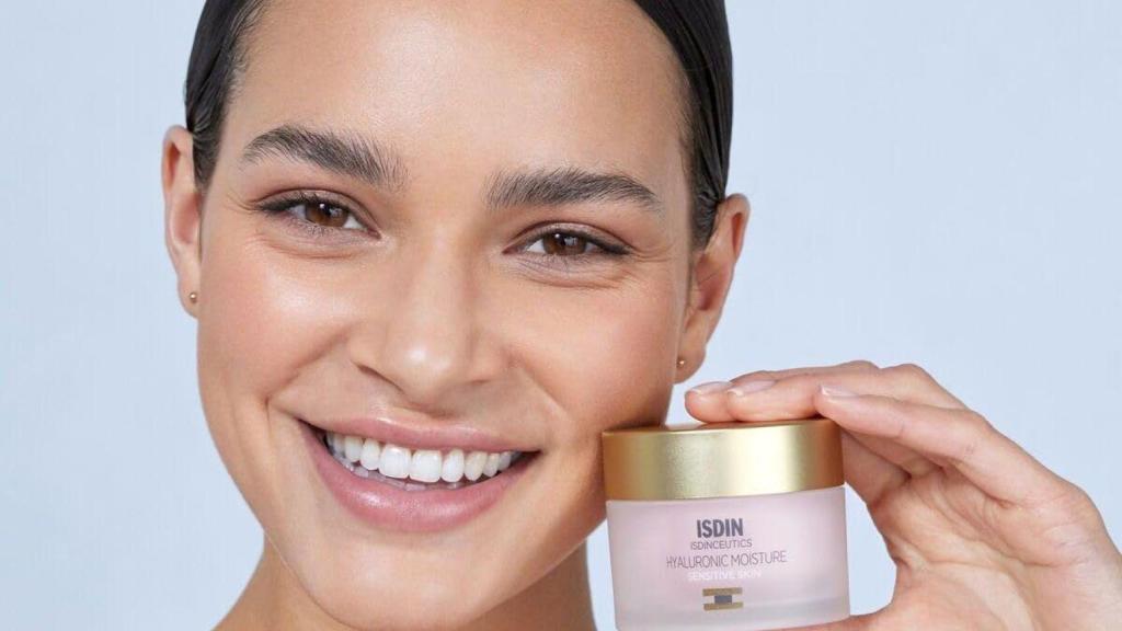 Las pieles sensibles aman esta crema hidratante ISDIN: calma, reduce el enrojecimiento y protege