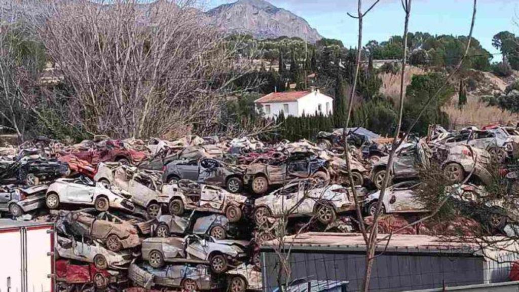 Vehículos afectados por la DANA en Muro de Alcoy.