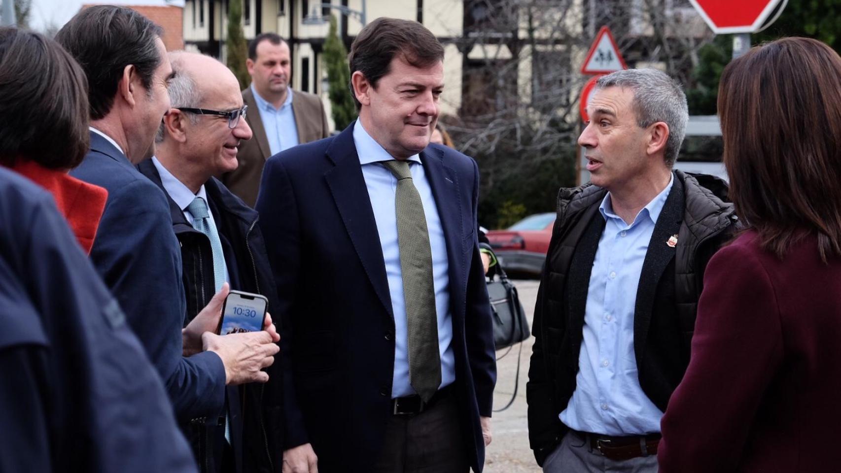 El presidente de la Junta de Castilla y León, Alfonso Fernández Mañueco, presenta las actuaciones en renovación de redes de abastecimiento y mejora de la eficiencia en la gestión del agua potable en municipios de la Mancomunidad de la Sierra de Francia