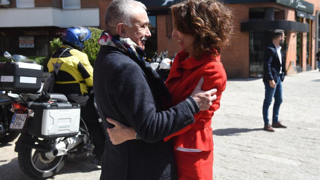 Pepe Álvarez , secretario general de UGT, y María Jesús Montero, ministra de Hacienda y vicepresidenta primera del Gobierno.