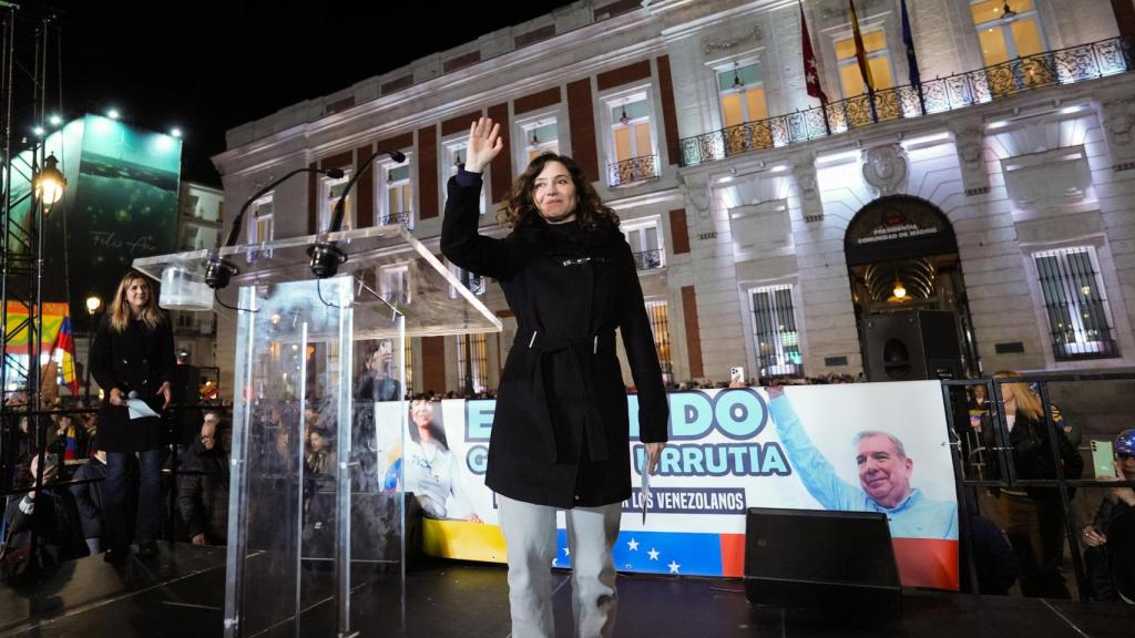 Isabel Díaz Ayuso este jueves en la manifestación en favor de María Corina Machado en Puerta del Sol.