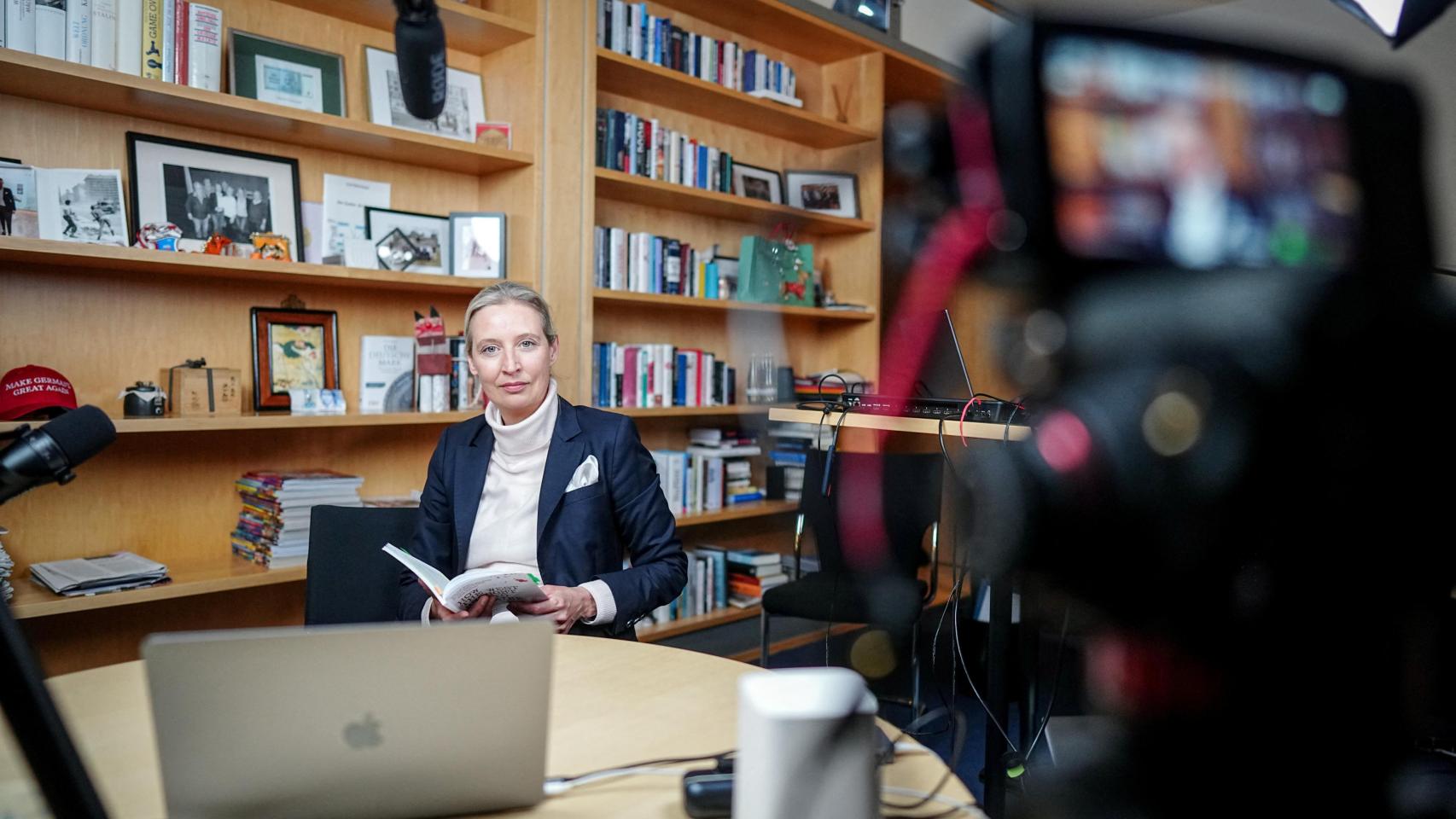 La líder de la ultraderecha alemana, Alice Weidel, durante la charla que ha mantenido con Elon Musk en X.