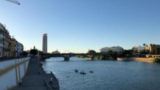 Un catamarán para unir Sevilla de norte a sur, el último de los proyectos para convertir el Guadalquivir en una 'autopista'