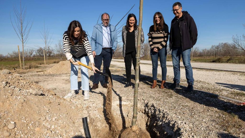 Los representantes municipales, en La Cartuja Baja.