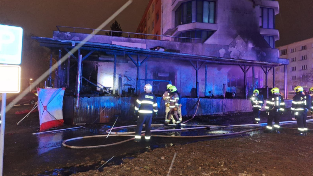 Una botella de propano-butano ha explotado en mitad de la noche en un restaurante en la ciudad checa de Mostec.