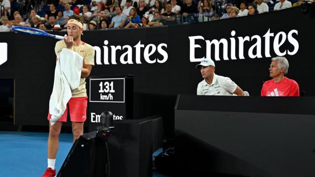 Casper Ruud se aproxima hacia la nueva situación donde se ubican sus entrenadores en el Open de Australia 2025.