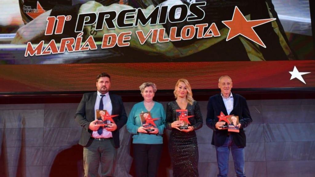 David Cal, Pepa Muñoz, Lydia Valentín y Fermín Cacho posan con los premios.