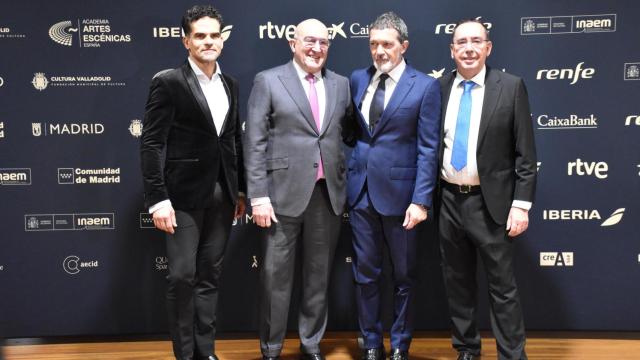 Jesús Julio Carnero, alcalde de Valladolid, junto a Antonio Banderas, entre otros, en el Photocall