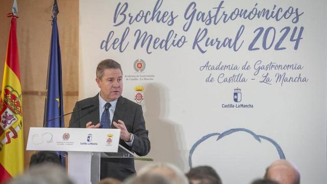 Un momento de la intervención de Emiliano García-Page durante la imposición de los 'Broches Gastronómicos al Medio Rural 2024'.