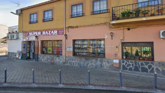 Bazar situado en la calle San Pedro de Burguillos de Toledo.