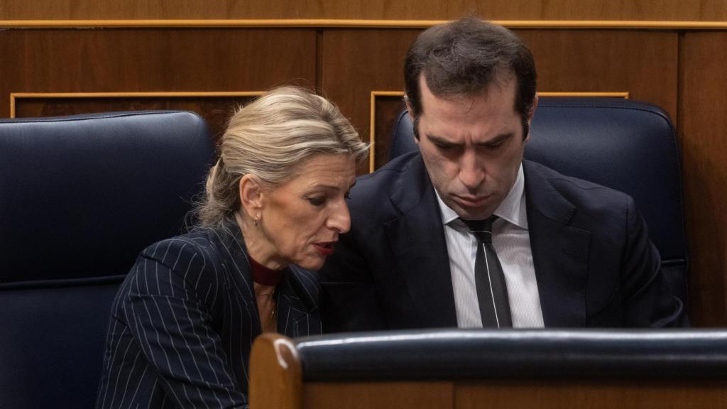 Yolanda Díaz y Carlos Cuerpo, en el Congreso.