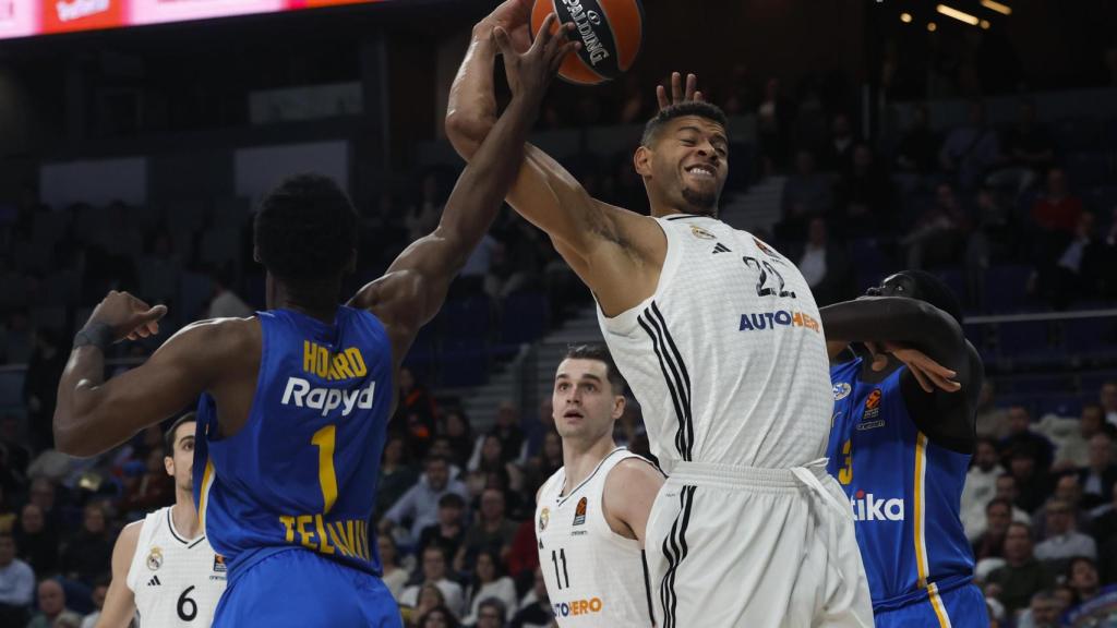 Tavares, durante una acción contra el Maccabi.