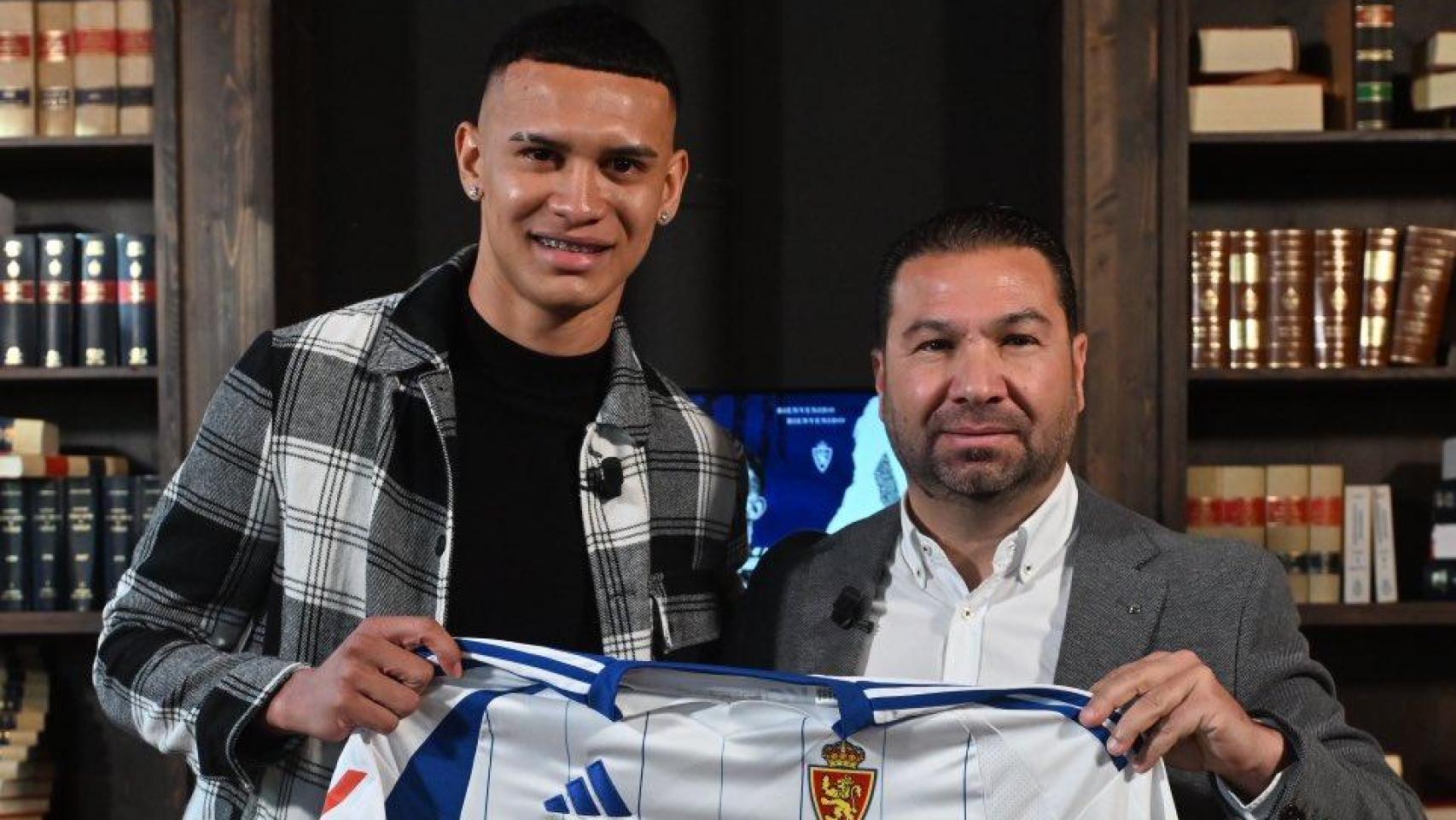 Kervin Arriaga y Juan Carlos Cordero en la presentación como nuevo jugador del Real Zaragoza