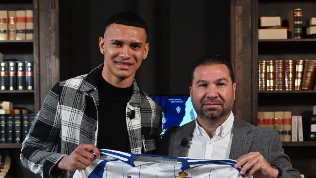 Kervin Arriaga y Juan Carlos Cordero en la presentación como nuevo jugador del Real Zaragoza