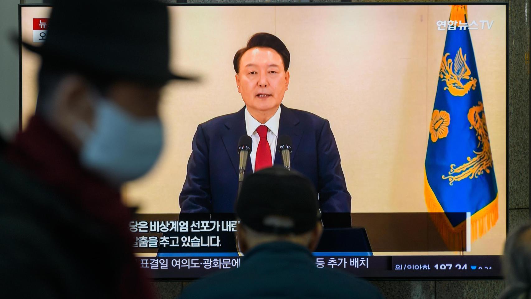 El presidente surcoreano, Yoon Suk-yeol, acude a declarar ante el tribunal que decidirá si se extiende su arresto