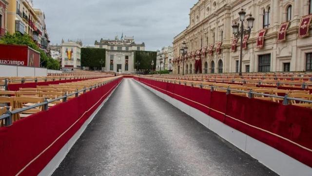 Los palcos de la Plaza de San Francisco antes de la Semana Santa de 2024.