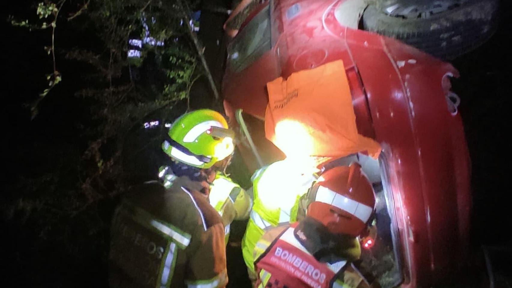 Muere un conductor de 71 años tras volcar su vehículo y precipitarse 20 metros en la N-230, en Huesca