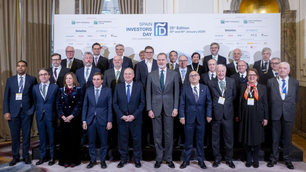 Los organizadores del Spain Investors Day. En el centro, Felipe VI.