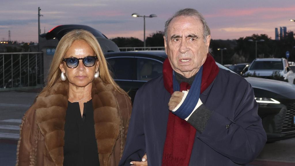 Pedro y Begoña, presentes en el funeral de Manuel Lapique. Trapote tiene el brazo en cabestrillo tras el percance en Miami.