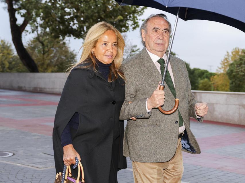 Pedro y Begoña, en el funeral de Fernando Fernández Tapias, en 2023.