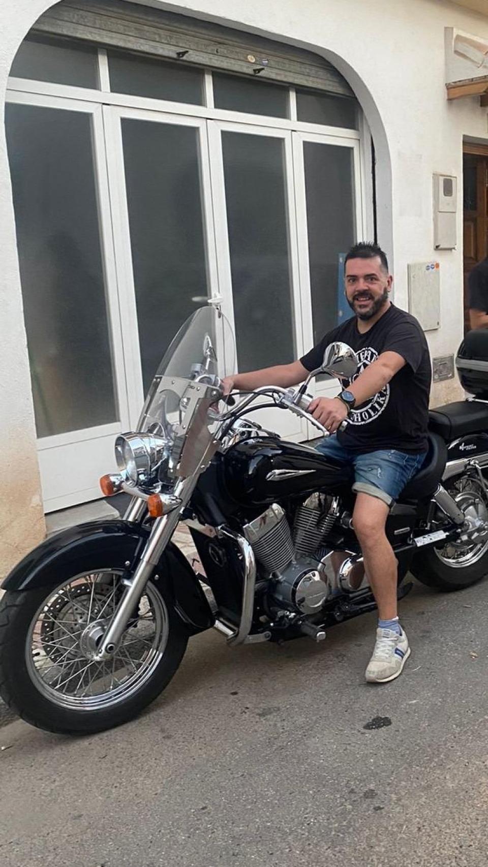 David con su preciada Harley Davidson.