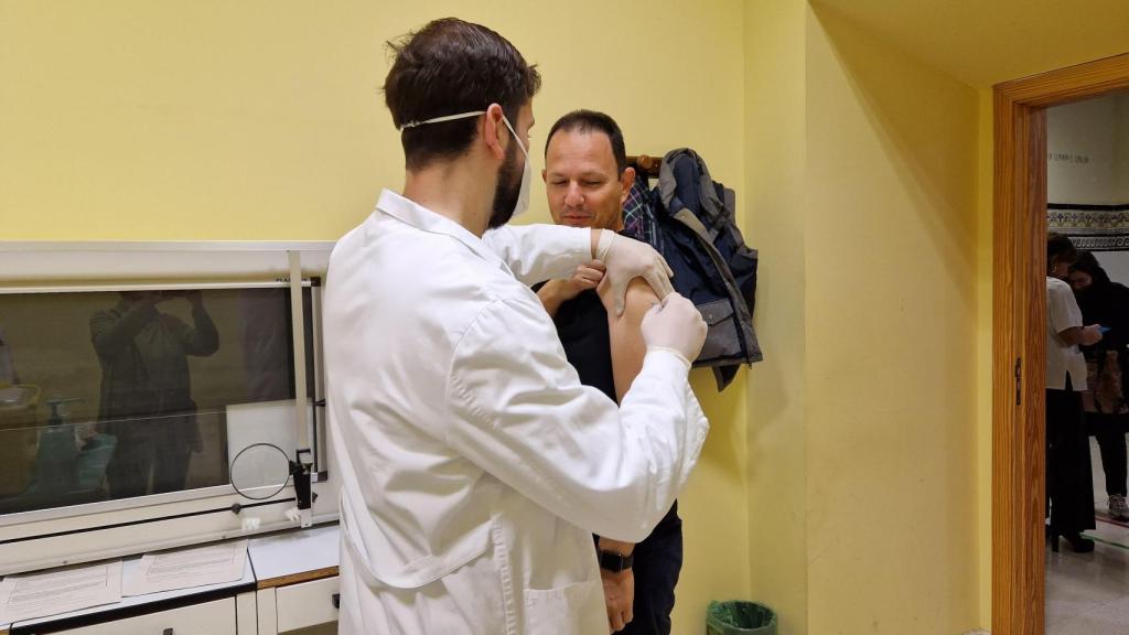 Vacunación de gripe, el pasado 1 de diciembre, en el Hospital Nuestra Señora de gracia de Zaragoza, donde se instaló un punto extraordinario