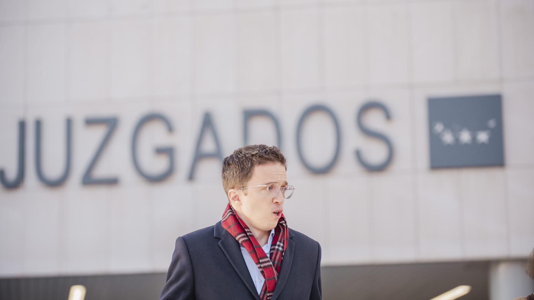 Errejón se ofrece a mostrar al juez los chats de su móvil con Elisa Mouliaá, pero recurre el clonado íntegro del teléfono