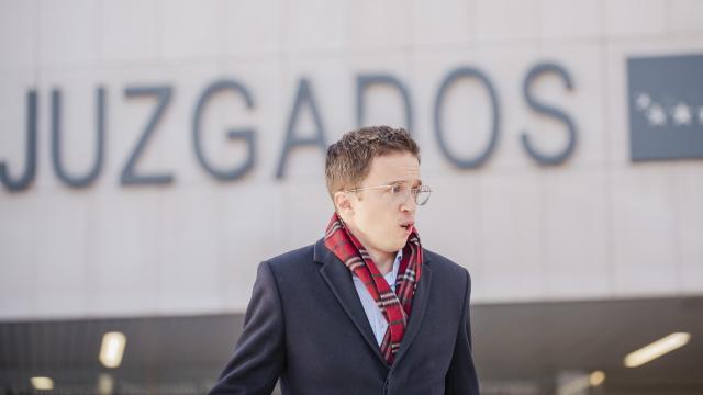 El exdiputado y exportavoz de Sumar, Íñigo Errejón, este jueves a su salida del Juzgado.