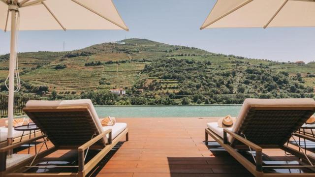 Piscina infinita con vistas al Río Douro.