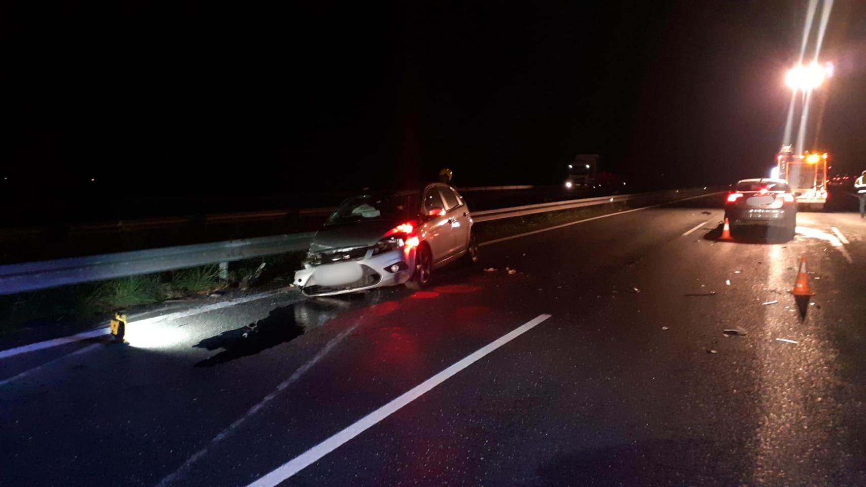 Un accidente de tráfico múltiple en la AP-9 deja dos personas heridas en Abegondo (A Coruña)