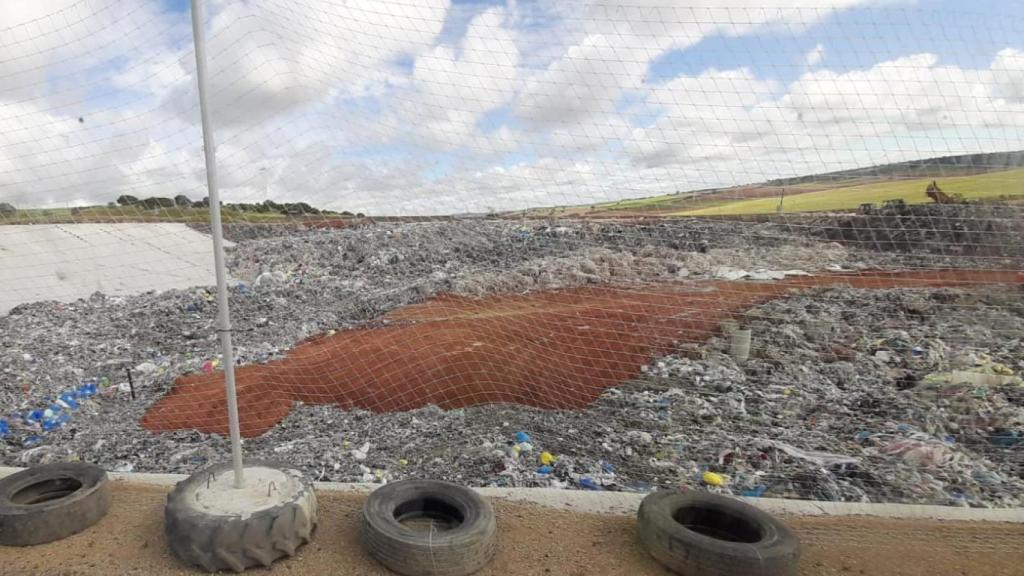 Otra imagen del vertedero de Almonacid del Marquesado. Foto: Ecologistas en Acción.